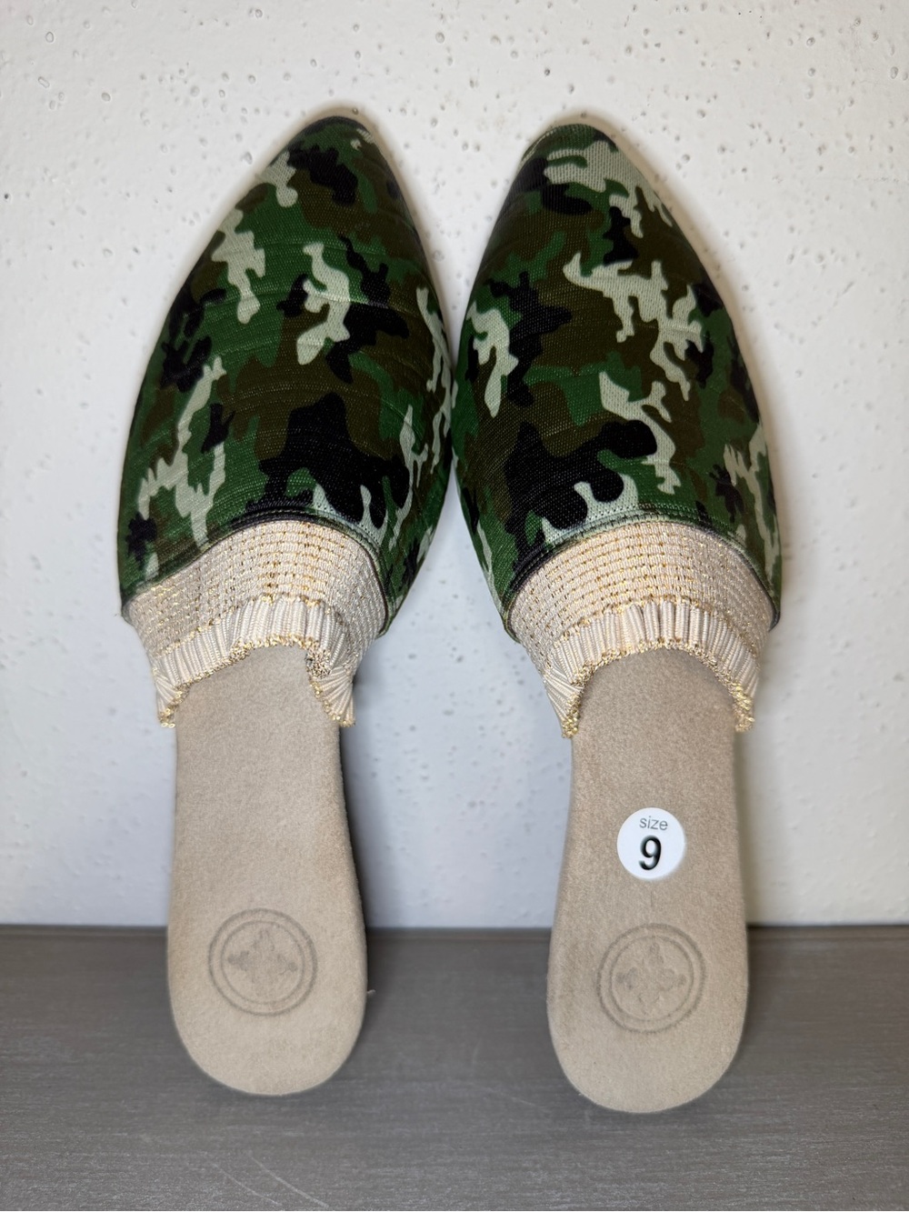 Charleston Shoe Co Blakely Camo Pointed Toe Mules Green Camouflage Flats 9 - Picture 4 of 9